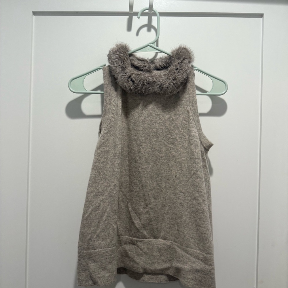 Cashmere Gray Sleeveless Top with Faux Fur Collar